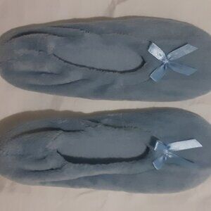 NWOT Softy Micro Terry Ballet Slippers with Bow Light Blue Size 7/8